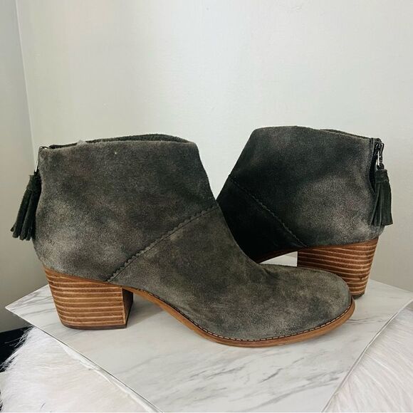 TOMS Leila Suede Block Heel Bootie, Fall Ankle Boot, Gray/Sage, Size 9.5, - Picture 1 of 17